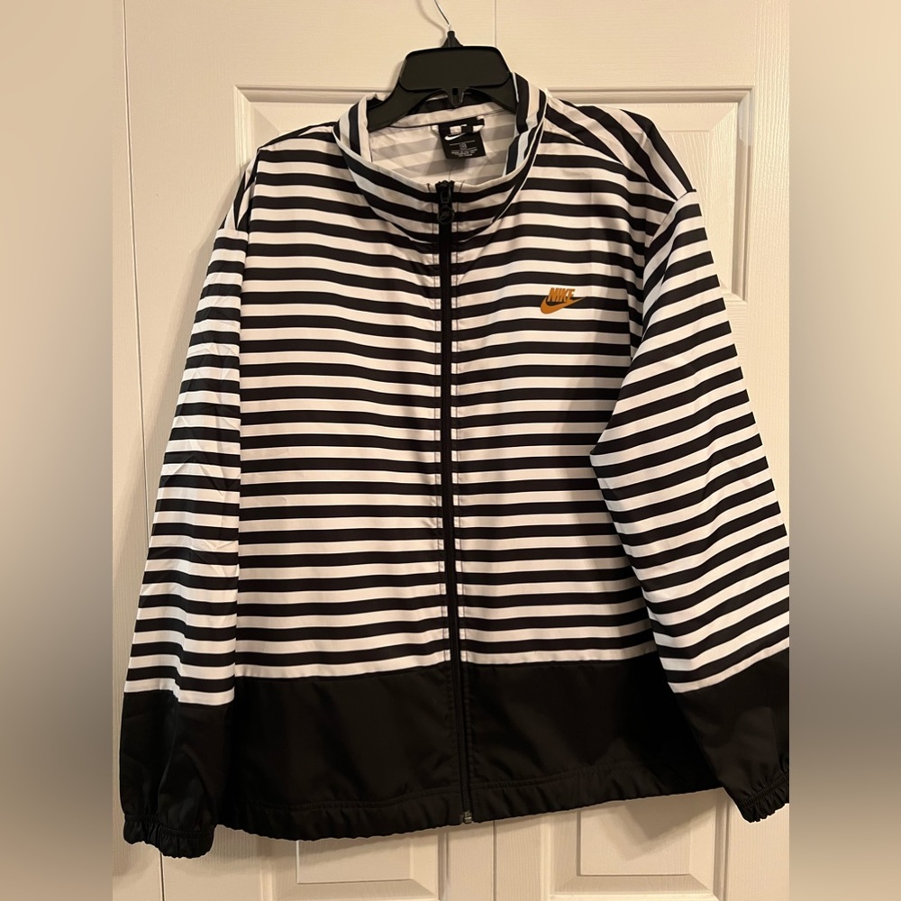 Women’s Nike Windbreaker